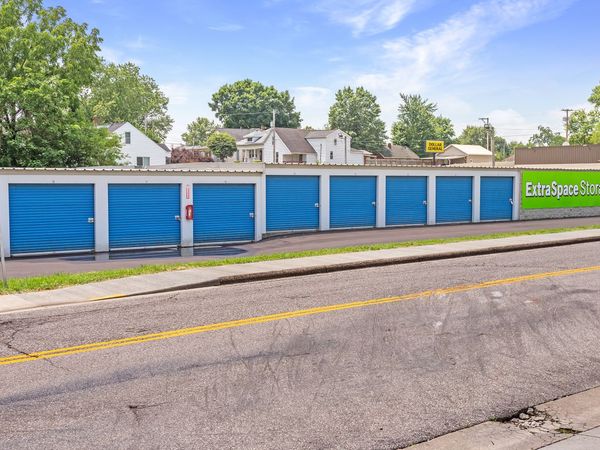 Extra Space Storage facility at 405 E 1st St - Huntingburg, IN