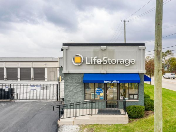 Extra Space Storage facility at 3200 Holeman Ave - South Chicago Heights, IL