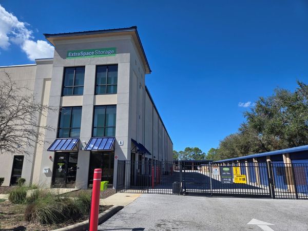 Extra Space Storage facility at 5246 Lena Rd - Bradenton, FL