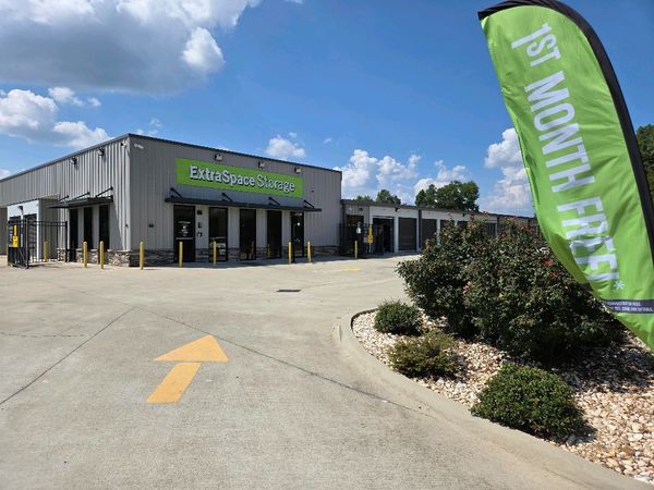Extra Space Storage facility at 480 Wildwood Cir N - Homewood, AL