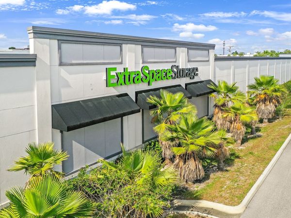 Extra Space Storage facility at 2670 Colonial Blvd - Fort Myers, FL
