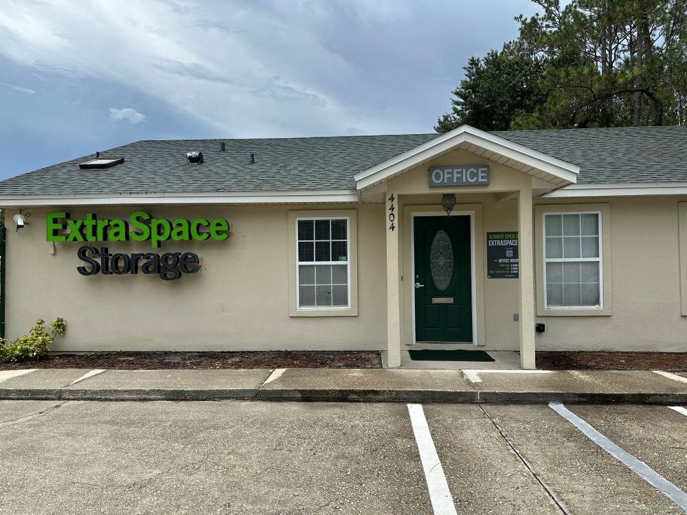 Extra Space Storage  4404 County Road 218 in Middleburg, FL