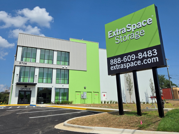 Extra Space Storage facility at 5706 Clinton Hwy - Knoxville, TN