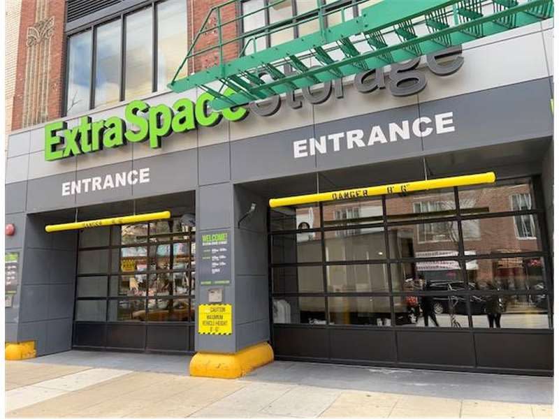 Storage Units in Chicago, IL at 615 S Wabash Ave | Extra Space Storage