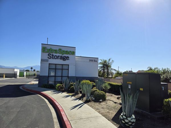 Extra Space Storage facility at 313 S Riverside Ave - Rialto, CA