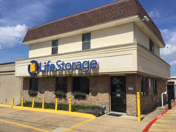 Life Storage facility on 3210 S Buckner Blvd - Dallas, TX