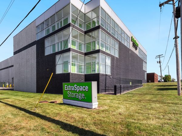 Extra Space Storage facility at 953 S IL Route 83 - Elmhurst, IL