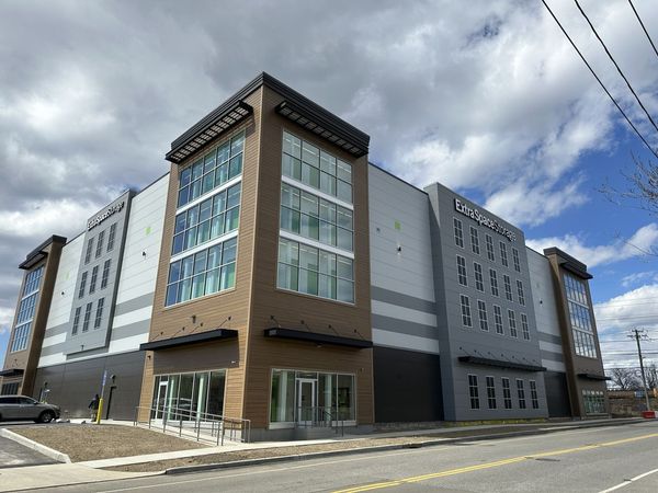 Extra Space Storage facility at 1525 Railroad Ave - Bridgeport, CT