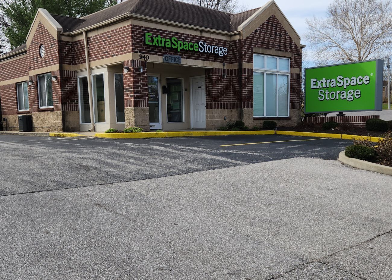 Extra Space Storage in Florissant, MO  940 Shackelford Rd
