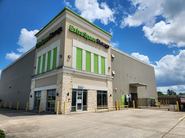 Extra Space Storage facility at 8020 Eastex Fwy - Beaumont, TX