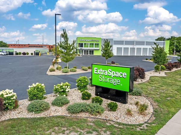 Extra Space Storage facility at 6641 Columbia Ave - Hammond, IN