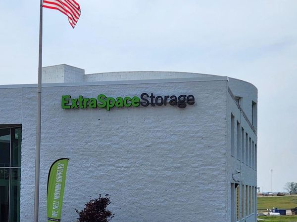 Extra Space Storage facility at 11100 Linpage Pl - St Louis, MO