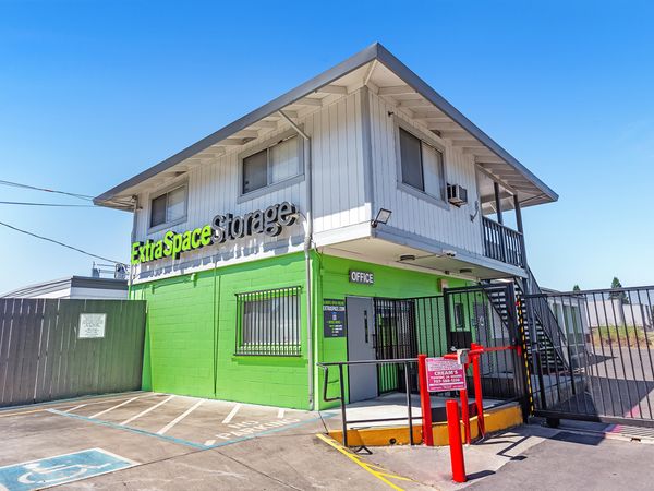 Extra Space Storage facility at 555 Roseland Ave - Santa Rosa, CA