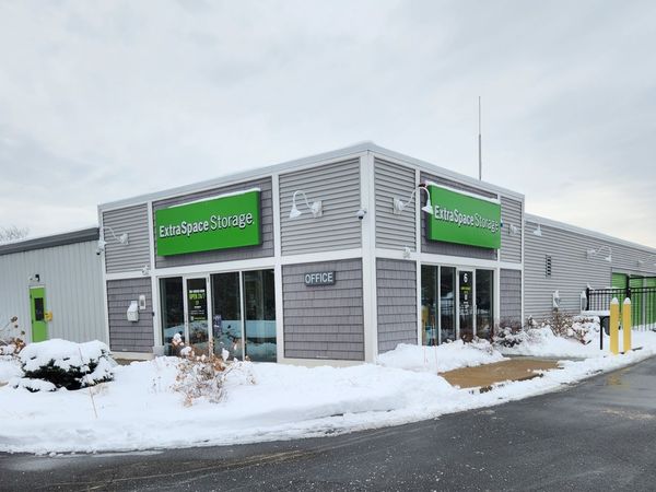 Extra Space Storage facility at 6 Smith Ln - Londonderry, NH