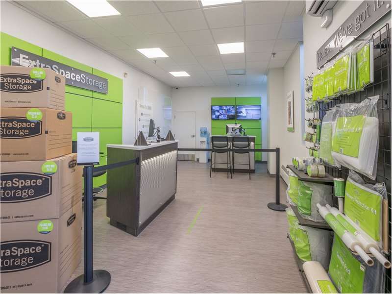 Extra Space Storage  190 Willow St in Waltham, MA