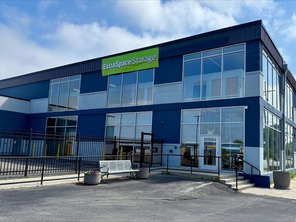 Extra Space Storage facility at 4000 W Burnham St - Milwaukee, WI