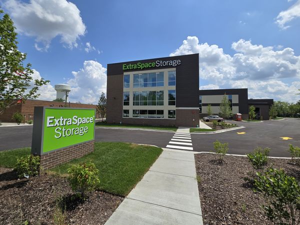 Extra Space Storage facility at 401 W Golf Rd - Arlington Heights, IL