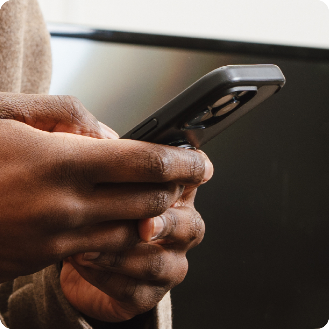 téléphone dans mains