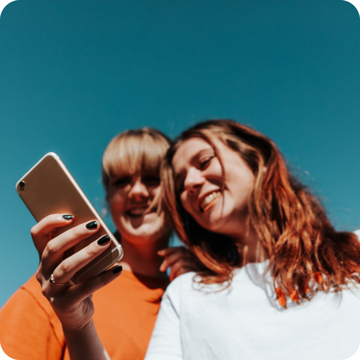 Filles sur téléphones - Alternance visuel