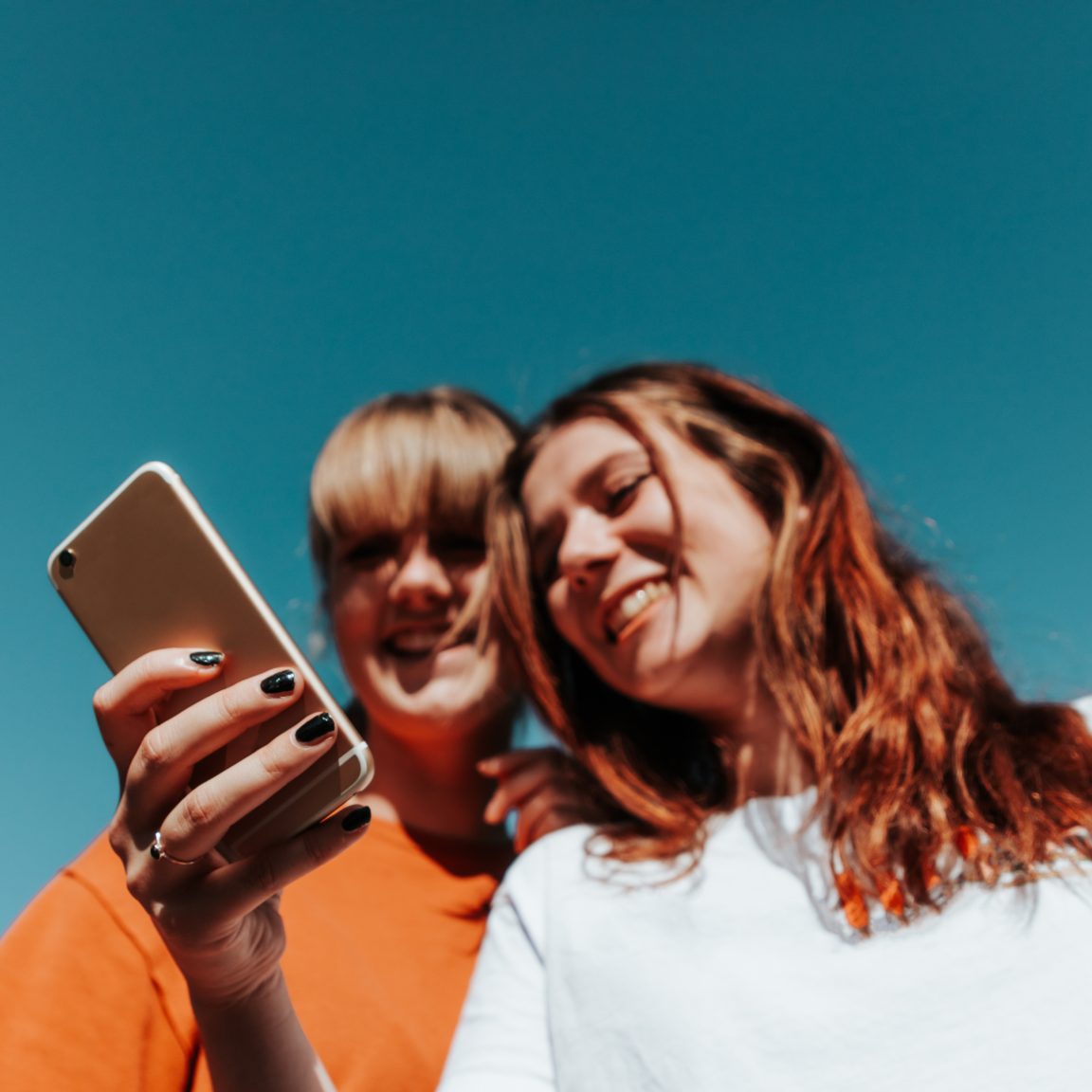 Filles sur téléphones - Alternance visuel