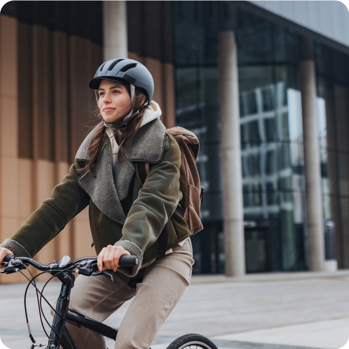 Femme faisant du vélo