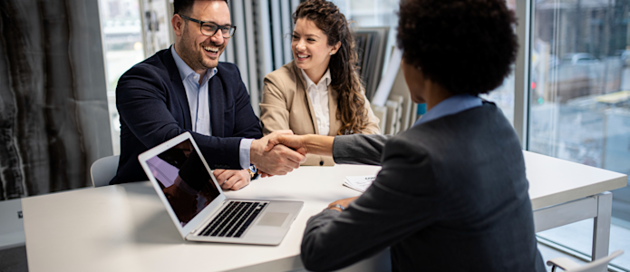 La signature du compromis de vente est le point de départ dans la recherche d’un prêt immobilier.