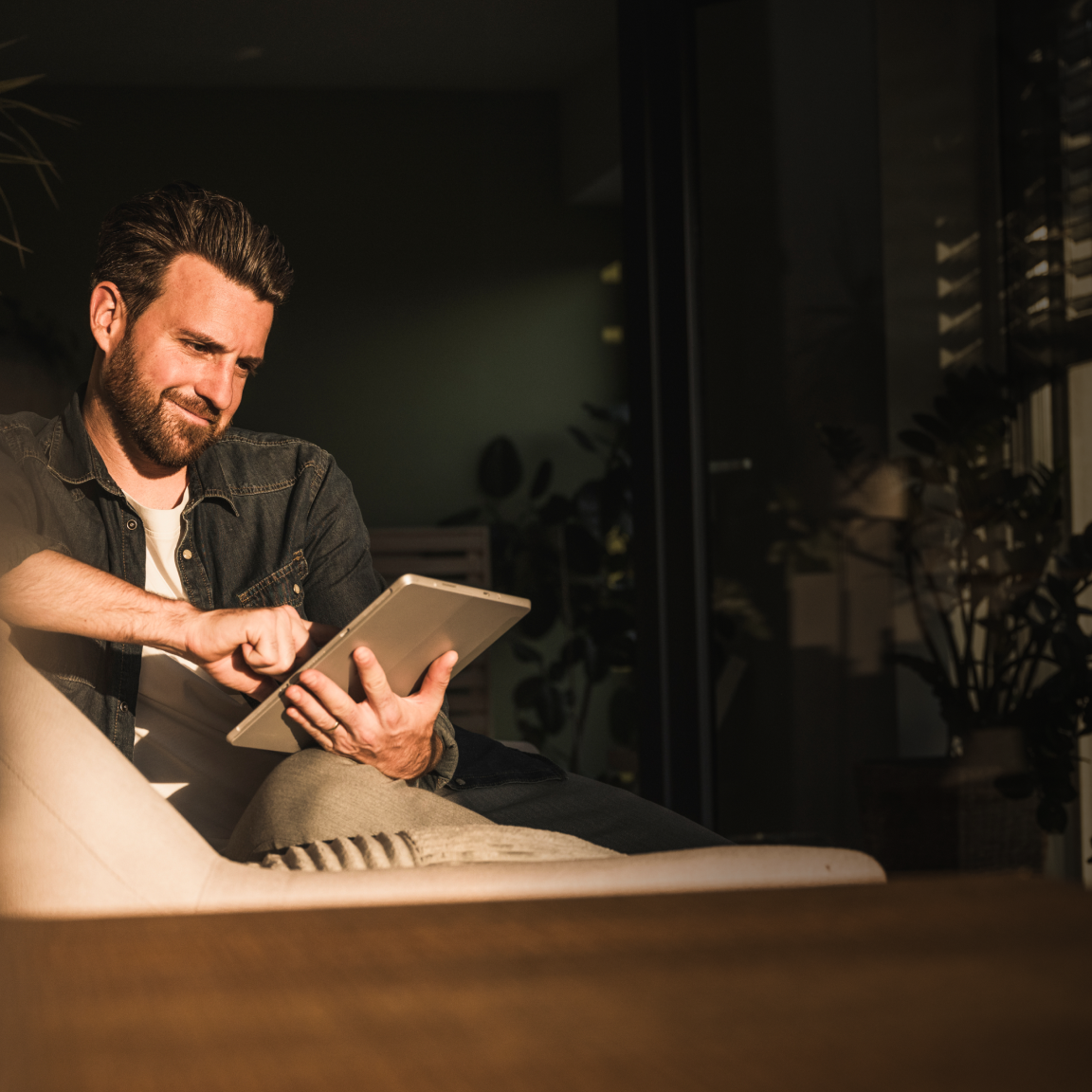 Homme tablette - Alternance visuel