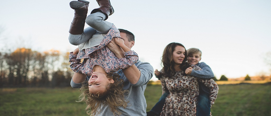 jeune famille avec enfants