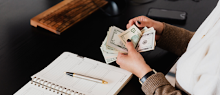 Les moyens de paiement dématérialisés, comme la carte bancaire, sont de plus en plus plébiscités par les Français. Se dirige-t-on vers un monde sans espèces ?