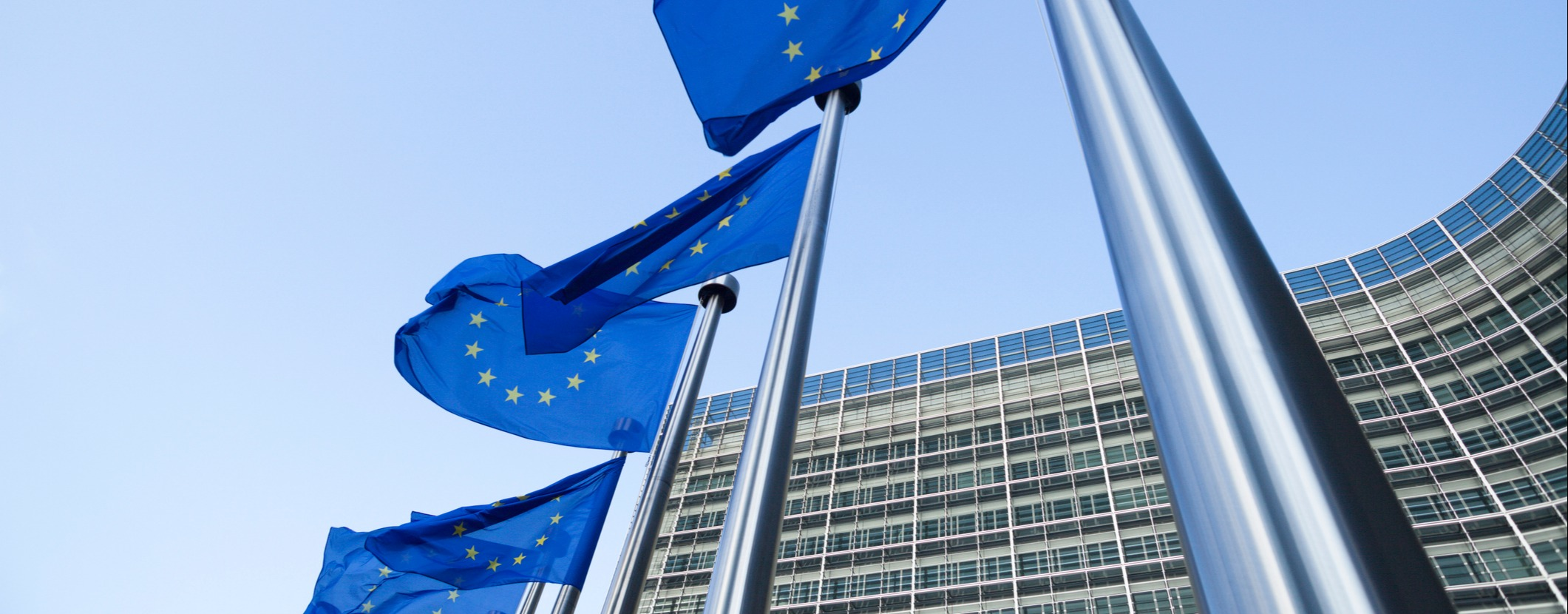 La dévaluation monétaire consiste à abaisser le taux de change officiel d’une monnaie.