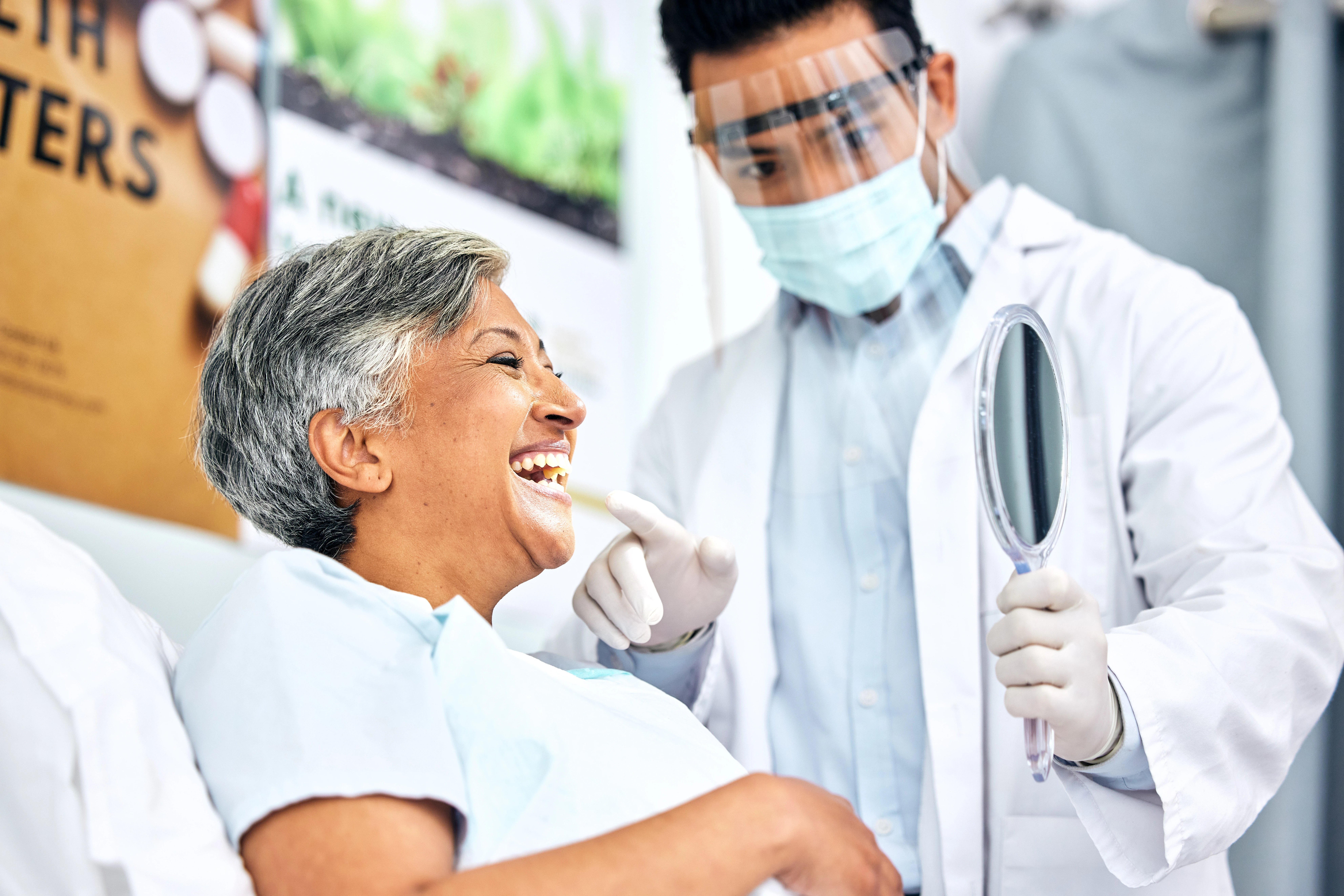 Dentist explains diagnosis to patient