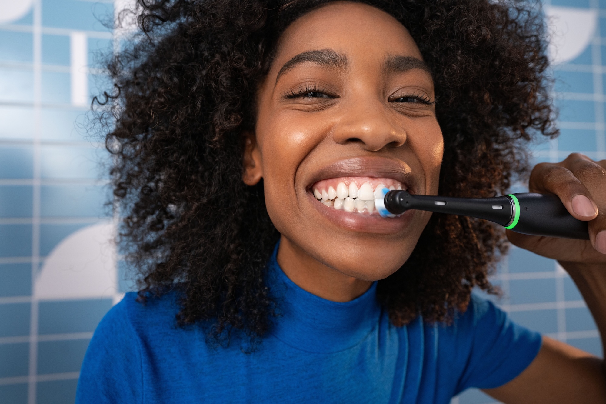 CC029722 2024 OralB B119U-000635-00 i09 BLACK JessicaWProduct 0125 A01