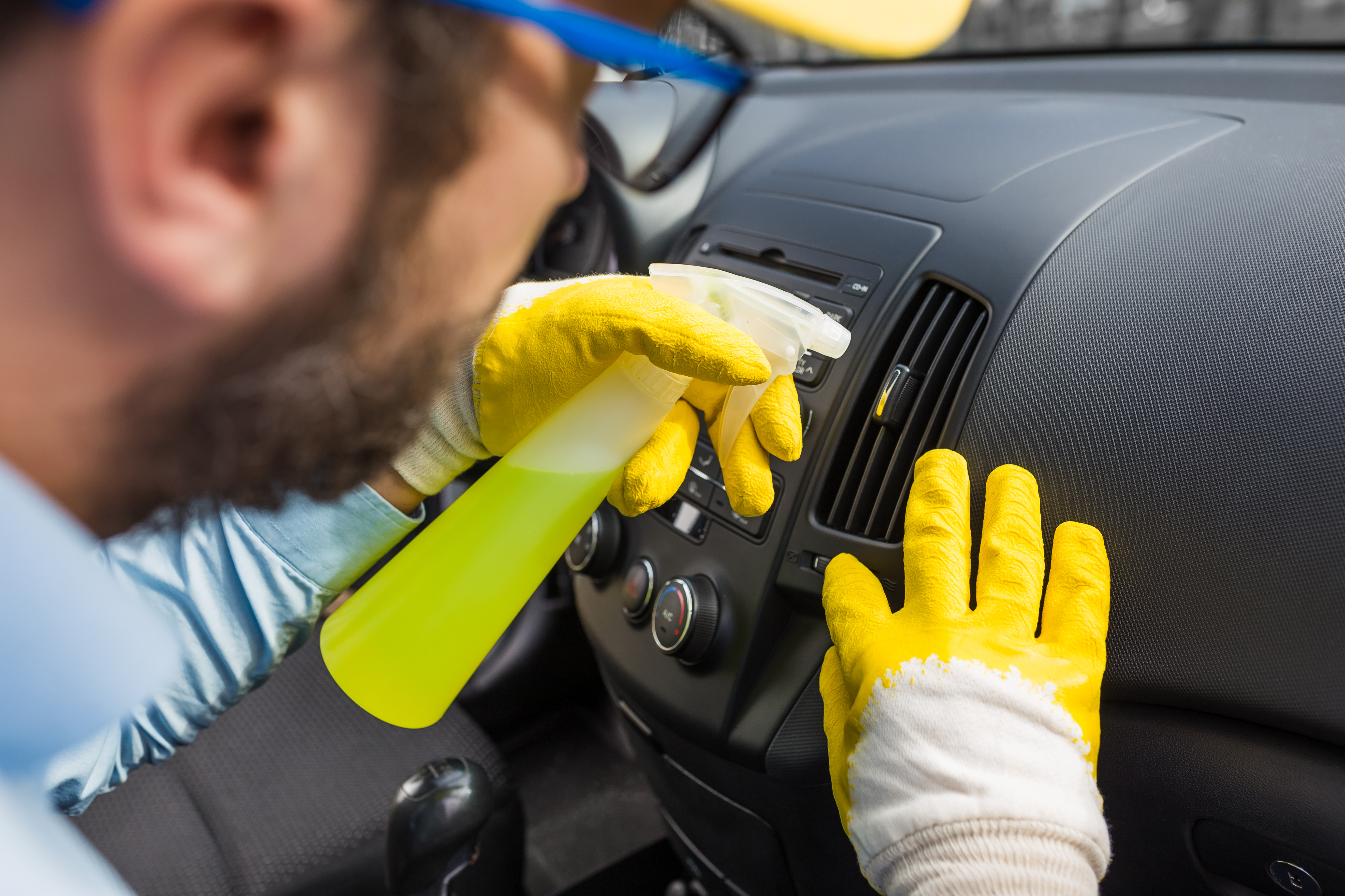 Klimaanlage im Auto: Befüllen, warten, desinfizieren