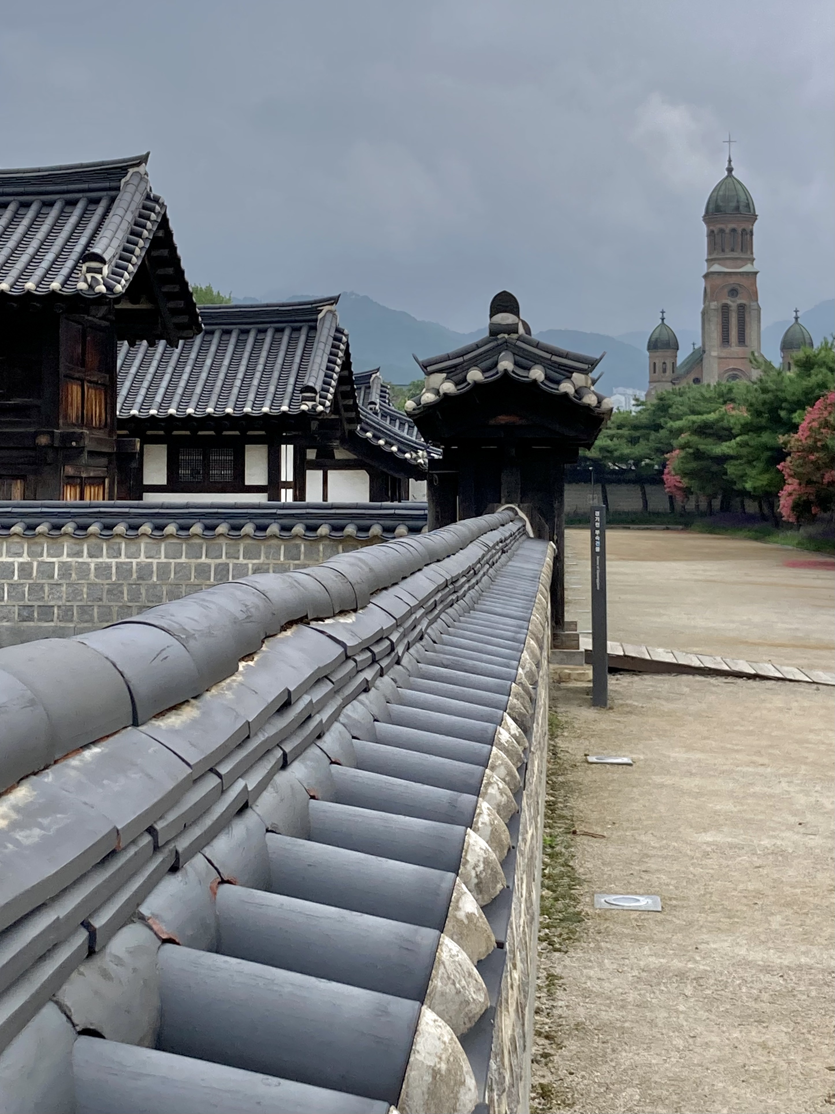 전주 경기전에서 바라본 전동성당