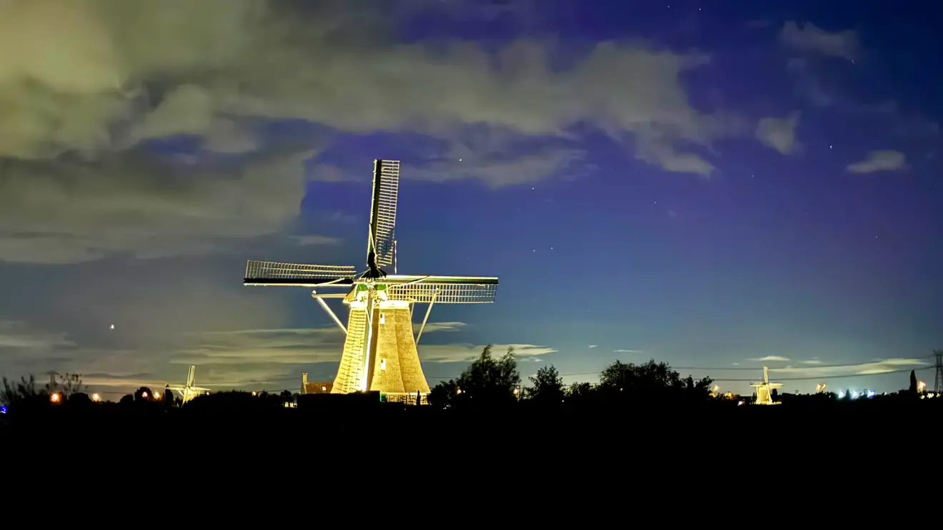 Noorderlicht boven de molen in de buurt van Zevenhuizen - Jolanda Bakker