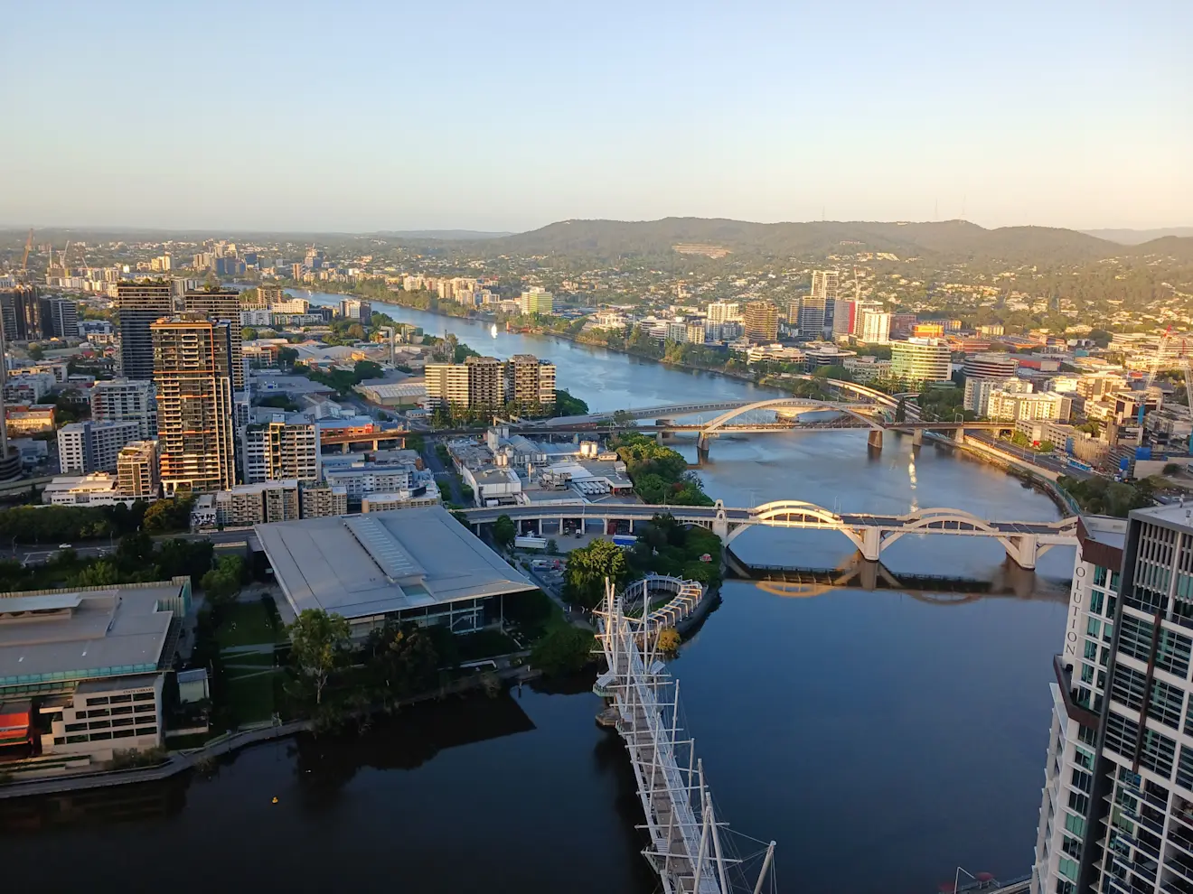 Brisbane is in afwachting van een zeldzame tropische cycloon - Wikipedia