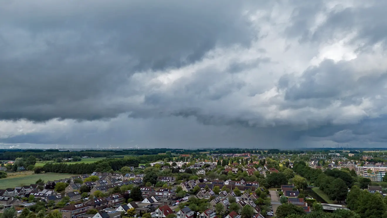 Forse buien, gisteravond boven Zuid-Holland - Simone Wiersma
