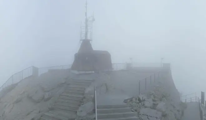 De top van de Säntis, vanochtend. Geen sneeuw - webcambeeld