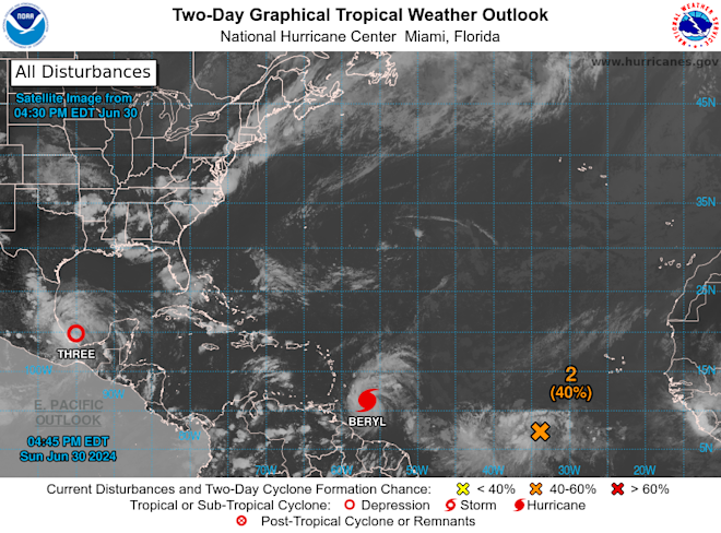 Beryl en de twee andere systemen - National Hurricane Center