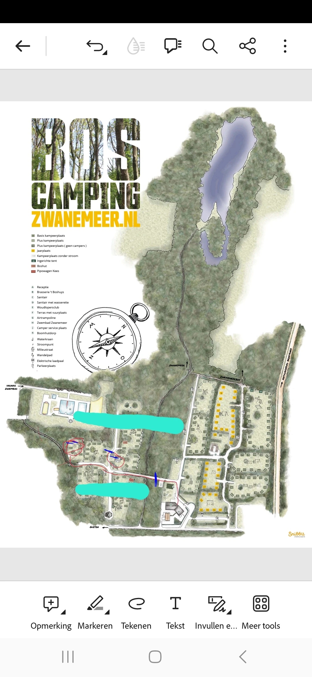 Een tekening van het schadespoor over de camping. De blauwe strepen geven de uitersten van het spoor aan, de blauwe strepen de ligging van de omgewaaide bomen. De 'dwarse' boom lag met de kruin omlaag - Giada de Koning