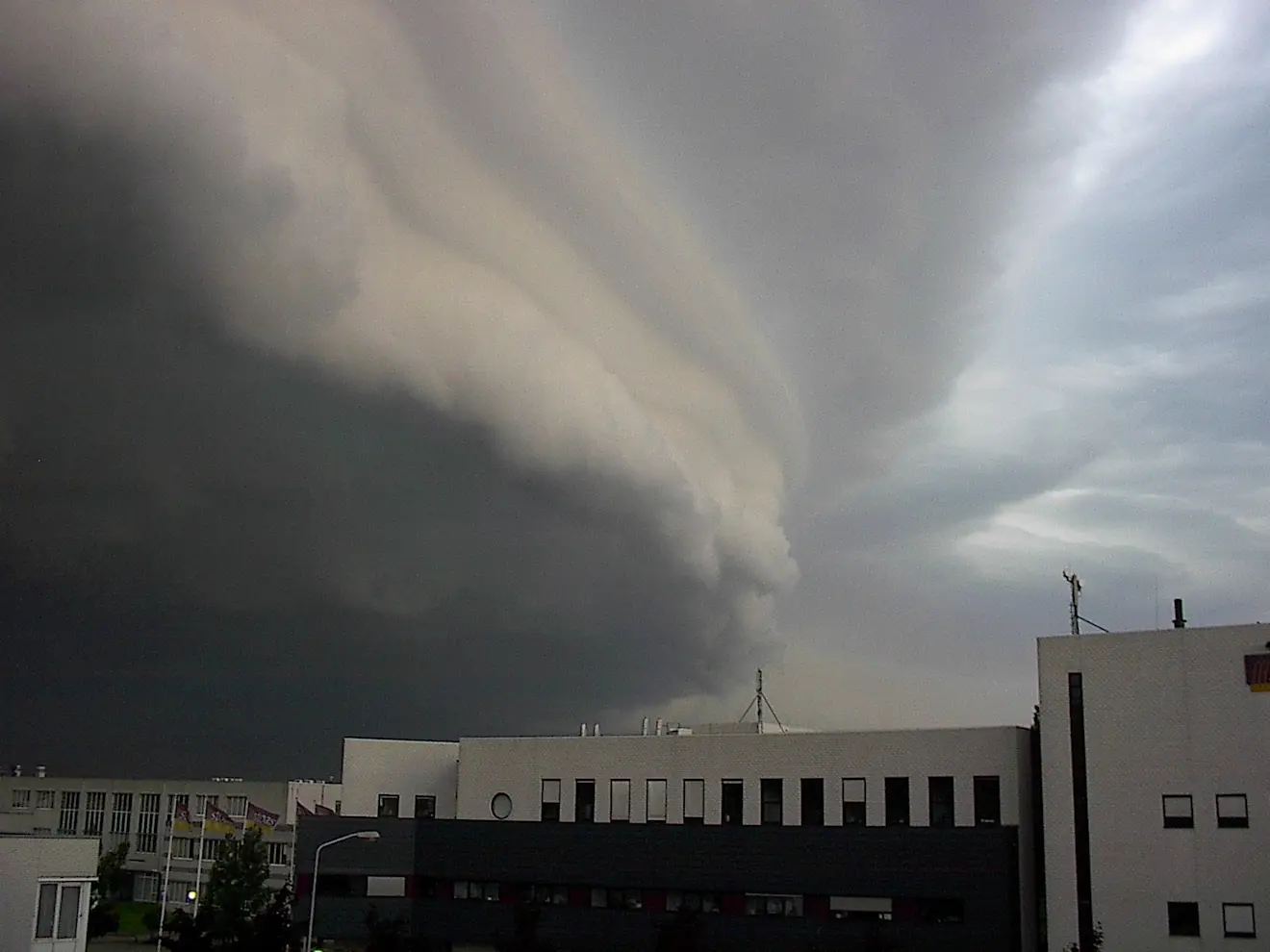 Even later kan het noodweer op 17 juli 2004 beginnen - Reinout van den Born