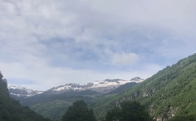 Sneeuw in de hoge delen van de Alpen - Jordi Bloem