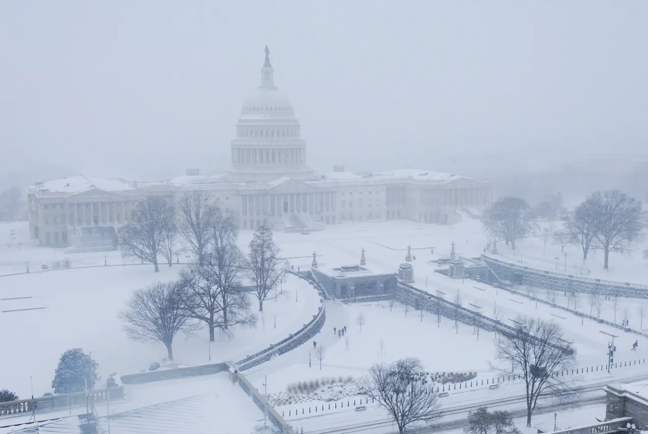 Het is morgen in de Amerikaanse hoofdstad Washington zo koud dat de beëdiging van de nieuwe Amerikaanse president Donald Trump naar binnen is verplaatst - USCapitol