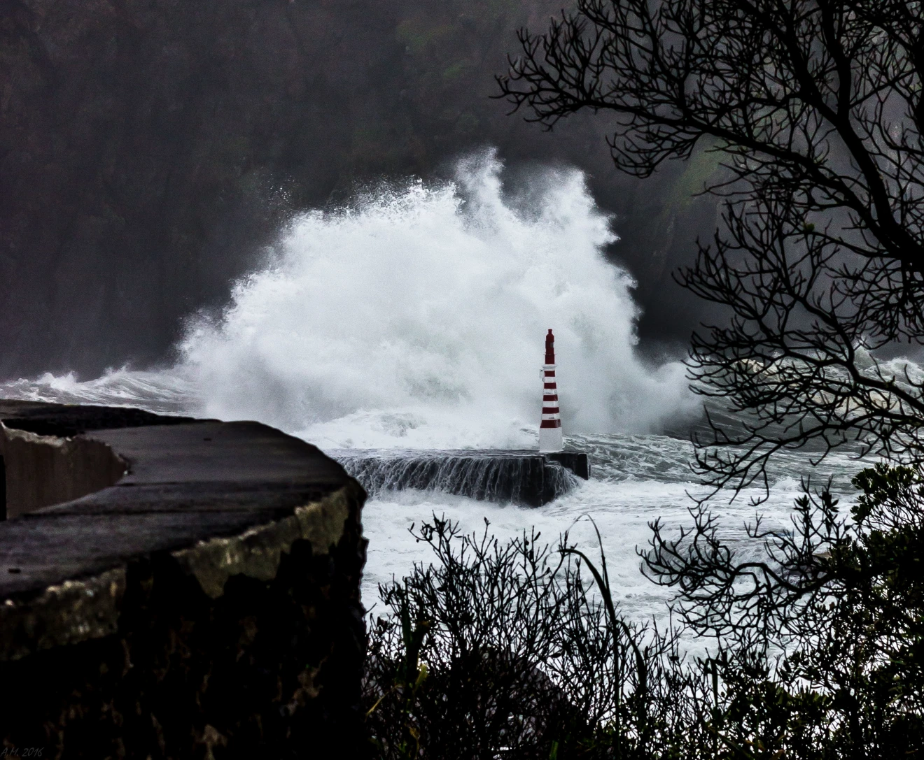 Hoge golven tijdens de passage van een tropische storm op de Azoren - André Medeiros