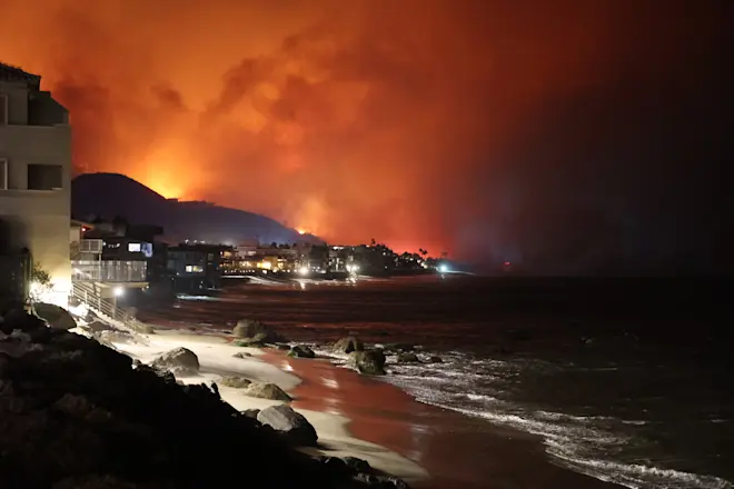 De brand bij de wijk Pacific Palisades is op dit moment de grootste - brandweerman uit Los Angeles