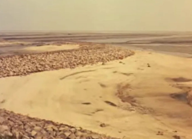 In het jaar 1968 was Nederland nog druk met het inpolderen van het IJsselmeer. Zuidelijk Flevoland viel dat jaar droog.