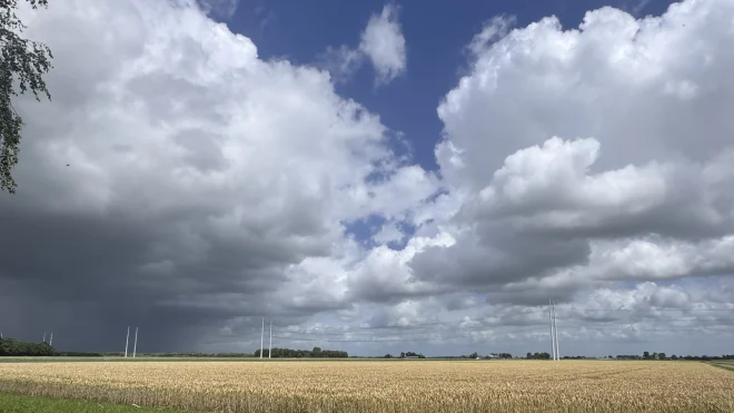 Buien boven het land bij Zevenhuizen - Jolanda Bakker