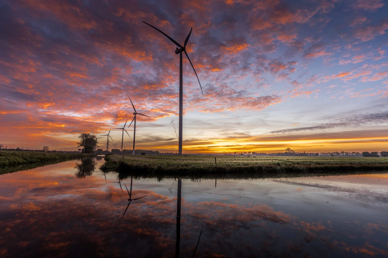 De zon komt in vuur en vlam op bij Haaften - John Oomen