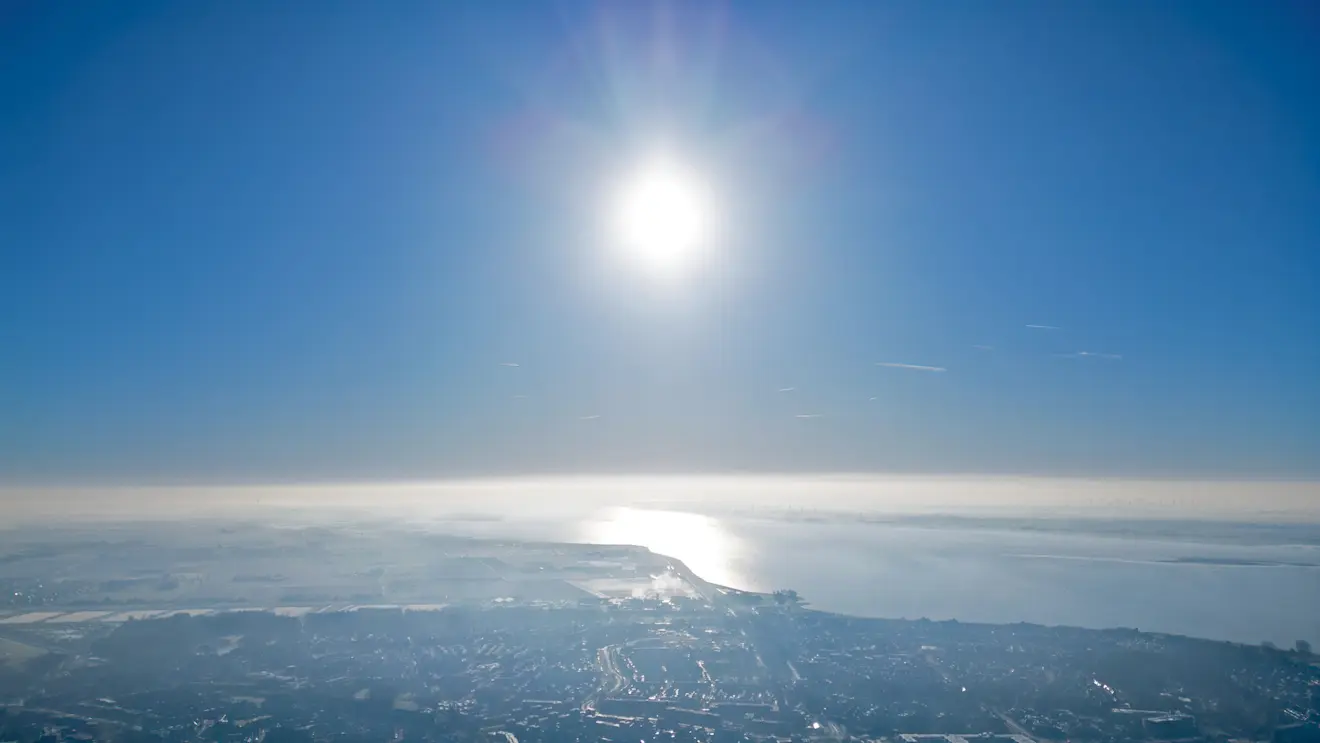 De zon schijnt boven een inversielaag - Simone Genna