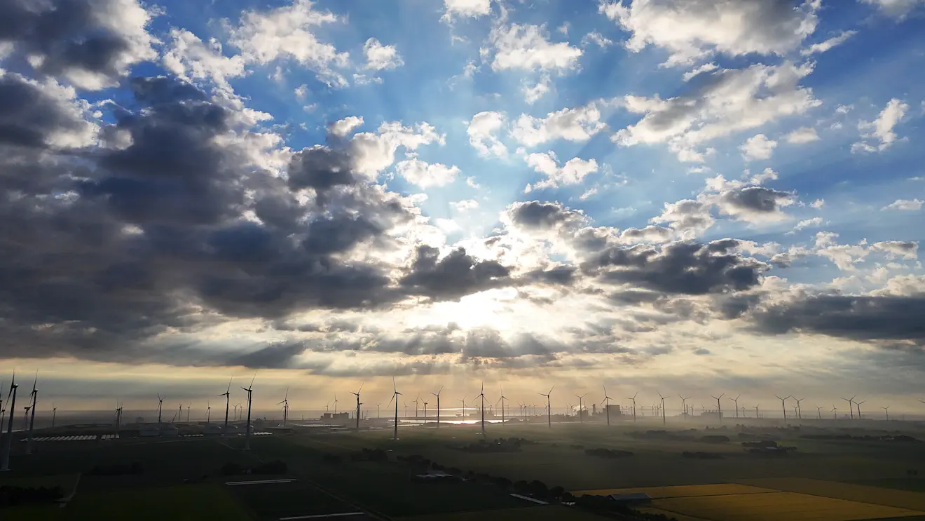De zon komt op boven Noordoost-Groningen - Jannes Wiersema
